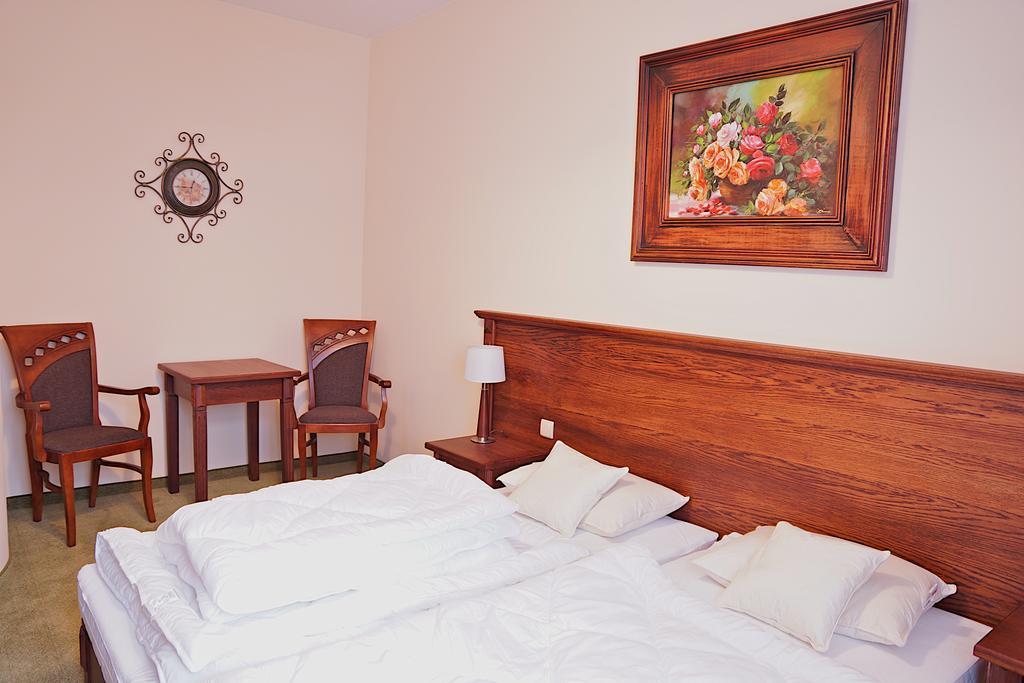 Hotel Neo Międzyrzecz Pokoj fotografie